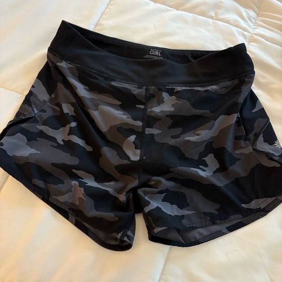 Athleta Girls Black Camo Run the World 3” Shorts - Picture 1 of 6
